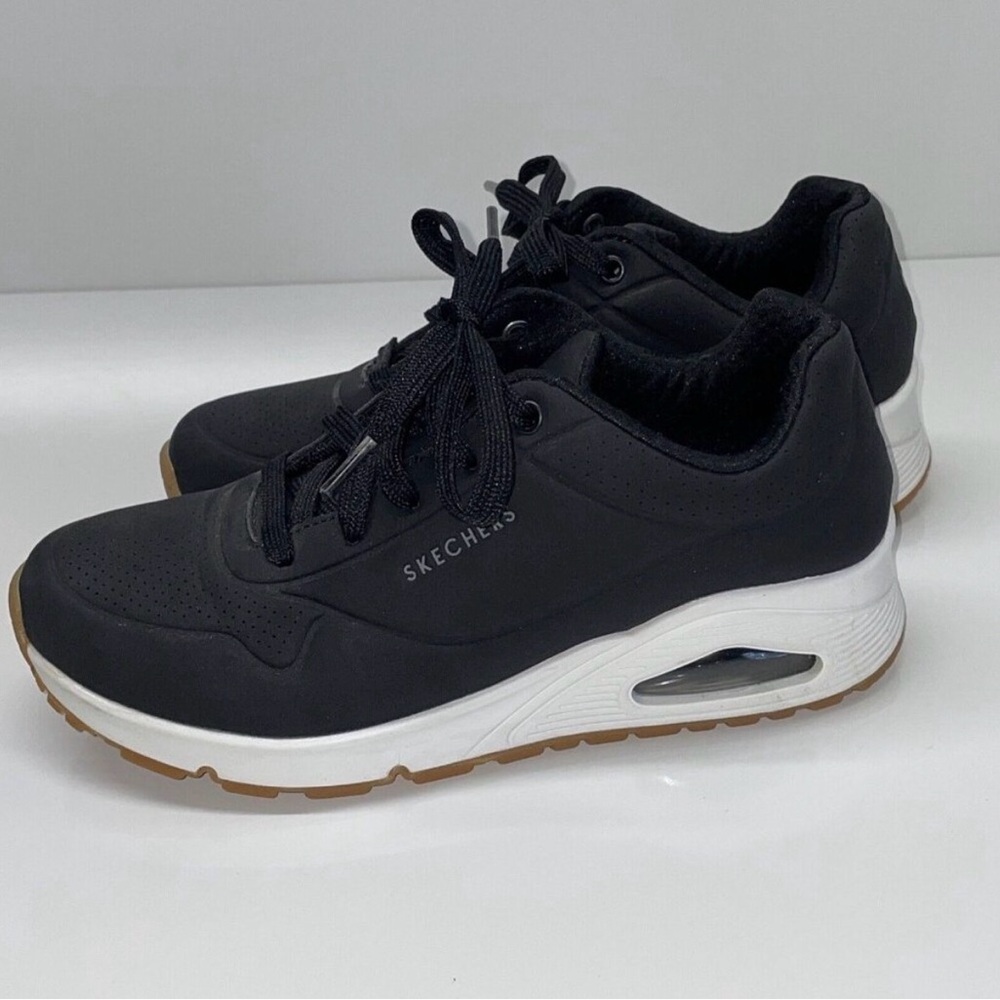 Skechers Black Unos